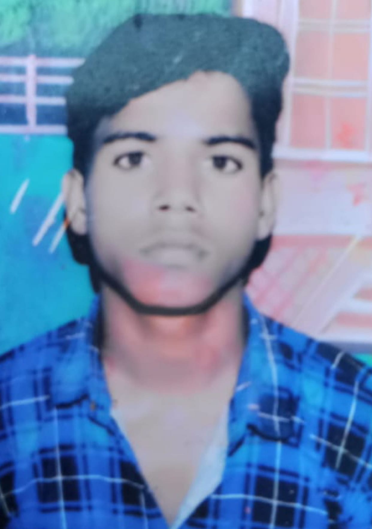 Kanpur Dehat : Dead body of a young man found hanging from a tree
