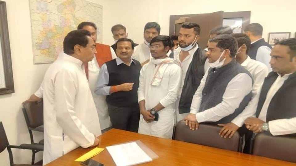 Indore: Kamal Nath met tribal students who opposed CM Shivraj, assured - Congress is with you...