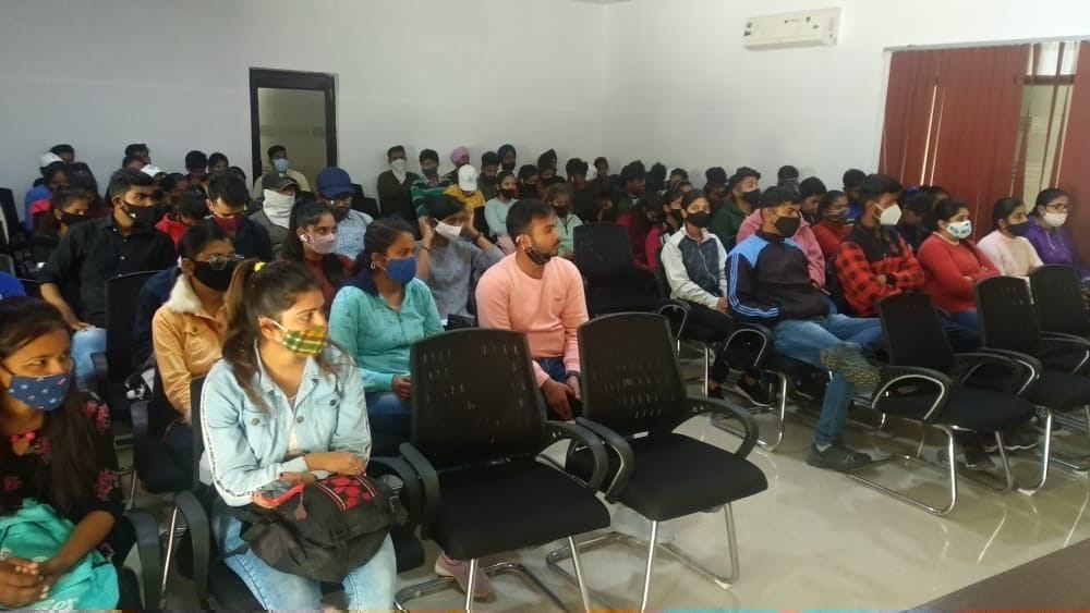 Volunteers should become an exemplary example of self-reliance before the public: Dr. Subhash
