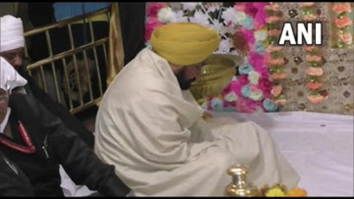 Ravidas Jayanti punjab cm channi yogi adityanath rahul gandhi priyanka gandhi pay tribute at ravidas temple varanasi seergovardhan