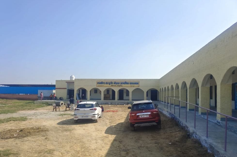 DEEO arrived to inspect the primary school of Swami Nagar
