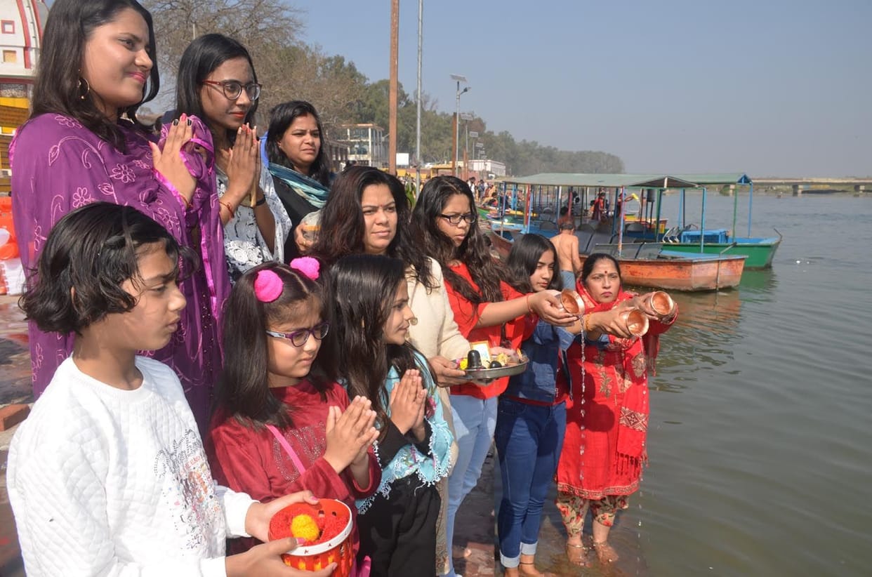 Devotees reached Shukritirth on Maghi Purnima, took a dip in the Ganges