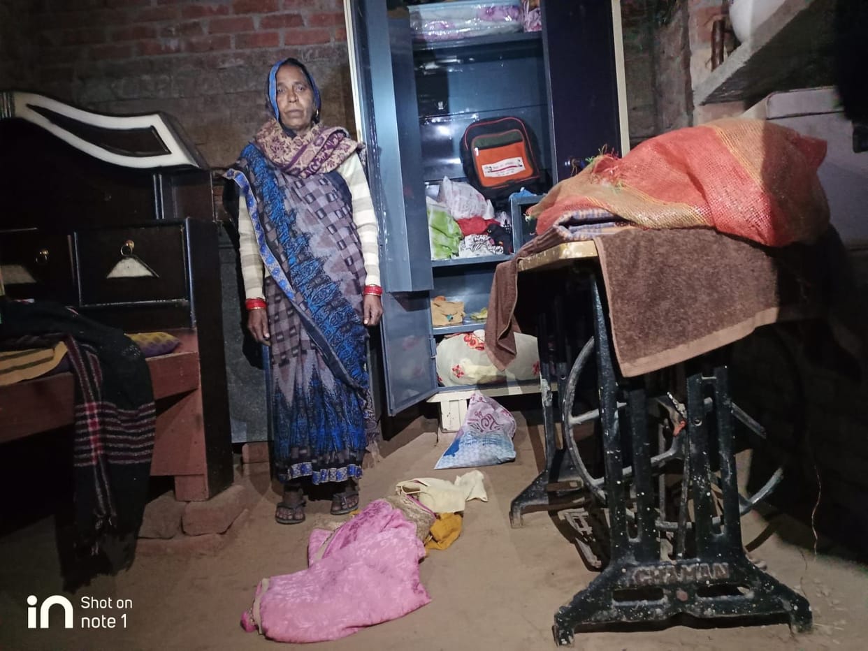 Thieves took goods worth five lakhs