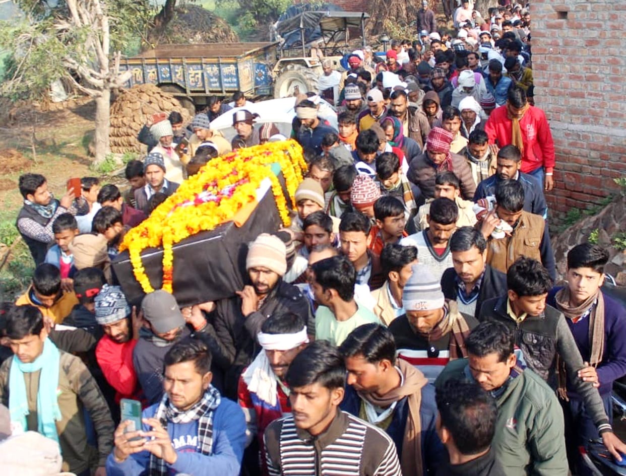 Last farewell to BSF jawan with moist eyes