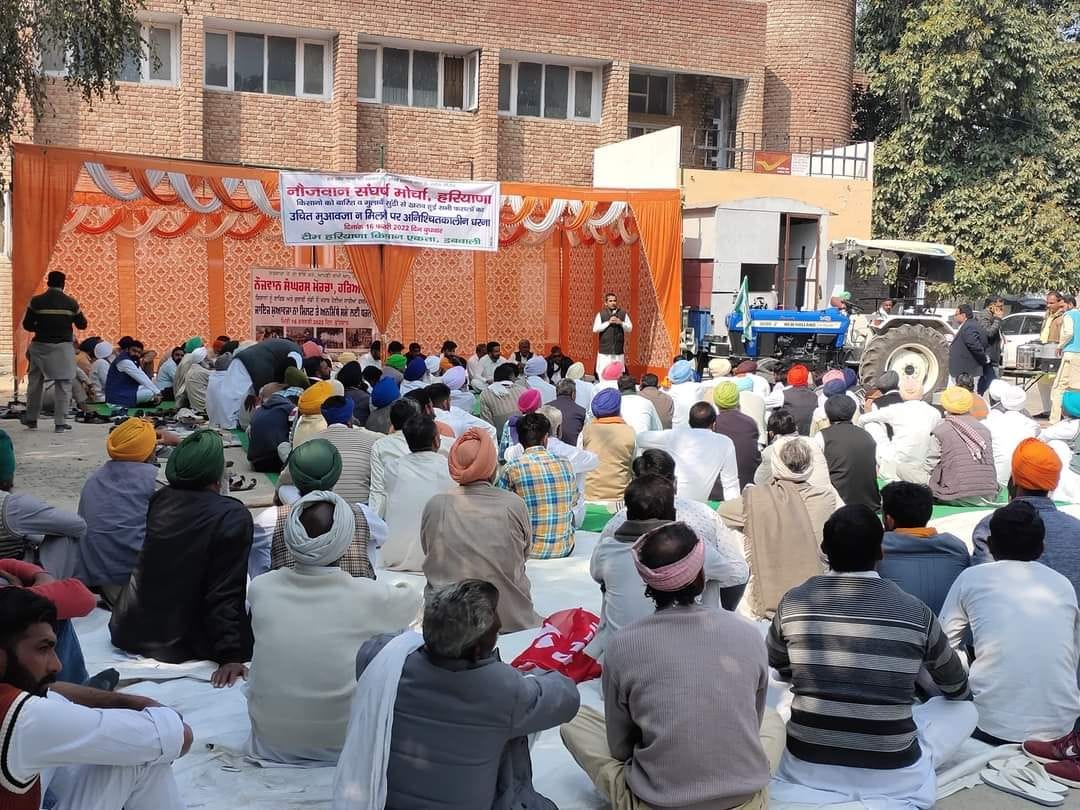 Farmers put up a firm front at the mini secretariat in Dabwali