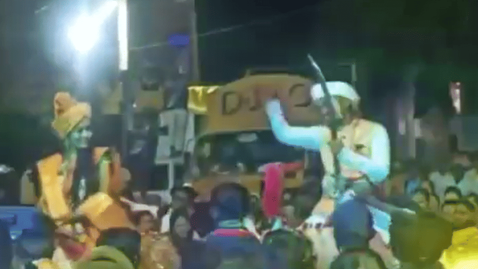 In Burhanpur, bride and groom ride horse for their marriage, CM Says- a commendable initiative