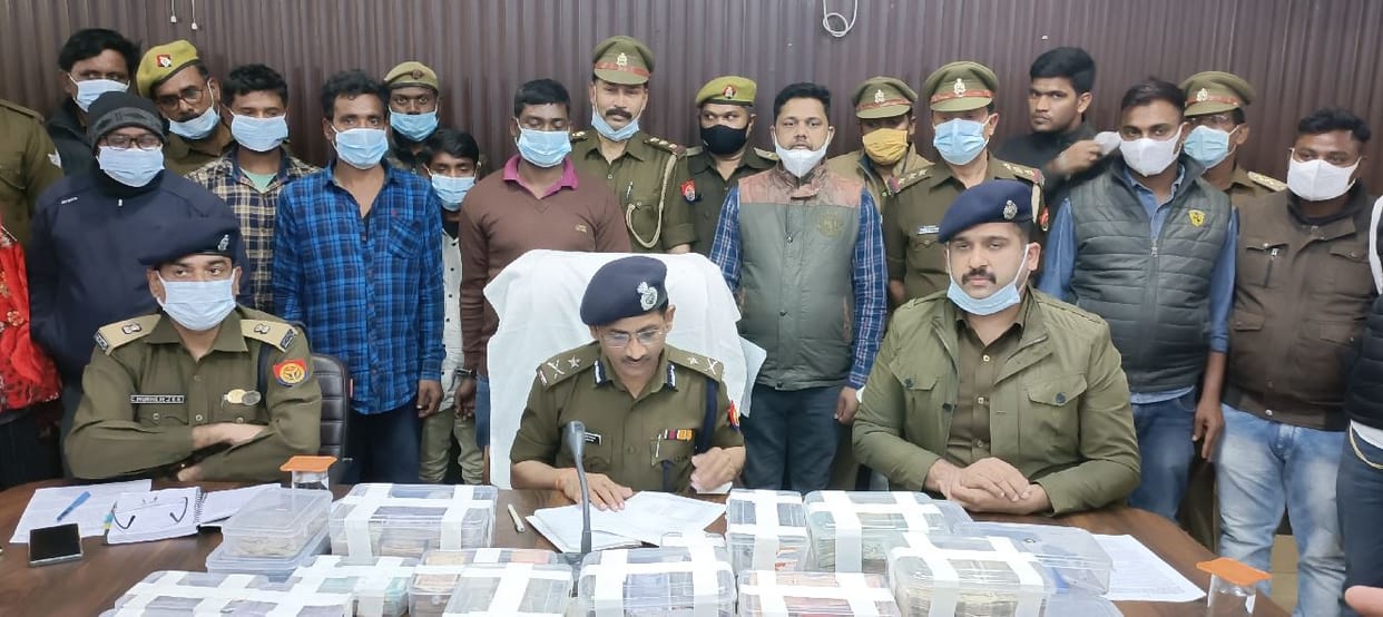Eight arrested for stealing jewelery worth crores by cutting locker of Indian Bank in Chandauli