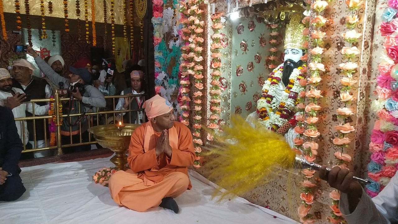 संत रविदास मंदिर में सीएम योगी