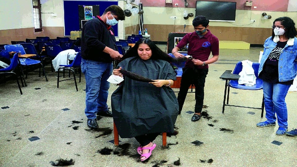 hair donate camp organized in aiims delhi cancer patients will get free wig