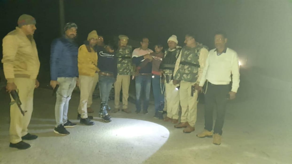 Encounter between police and miscreants in Basti