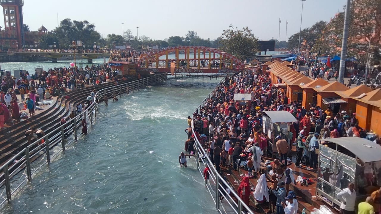 Magh Purnima 2022: thousands of devotees came to take a dip in the Ganges in haridwar, see pictures