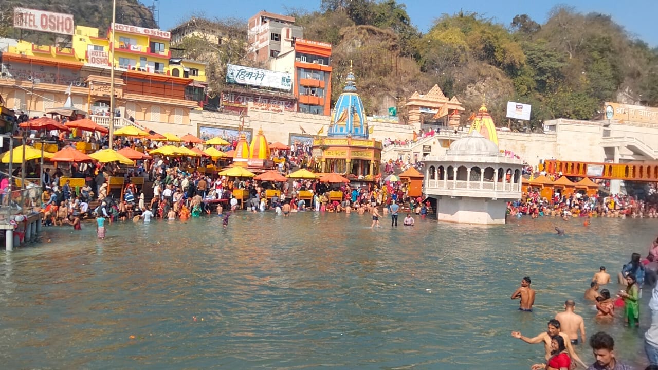Magh Purnima 2022: thousands of devotees came to take a dip in the Ganges in haridwar, see pictures