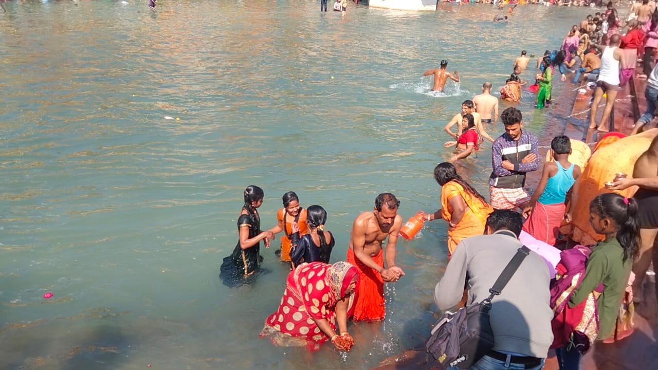 Magh Purnima 2022: thousands of devotees came to take a dip in the Ganges in haridwar, see pictures