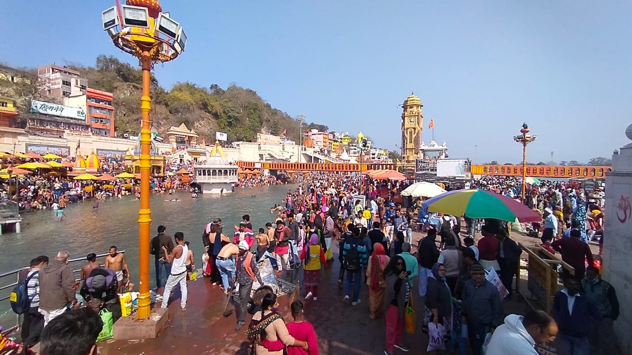 Magh Purnima 2022: thousands of devotees came to take a dip in the Ganges in haridwar, see pictures