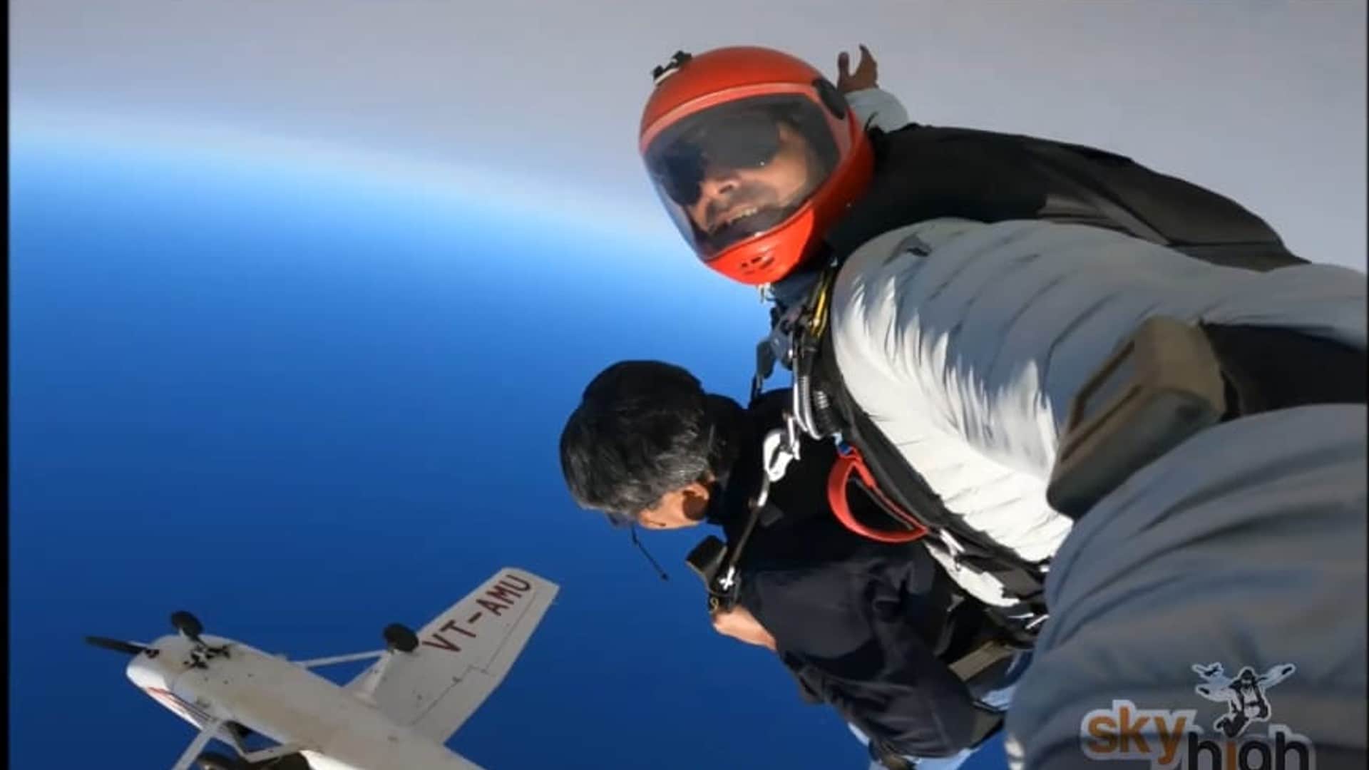 Sky diving in Madhya Pradesh too: The principal secretary himself jumped from a height of 10 thousand feet to test the security arrangements