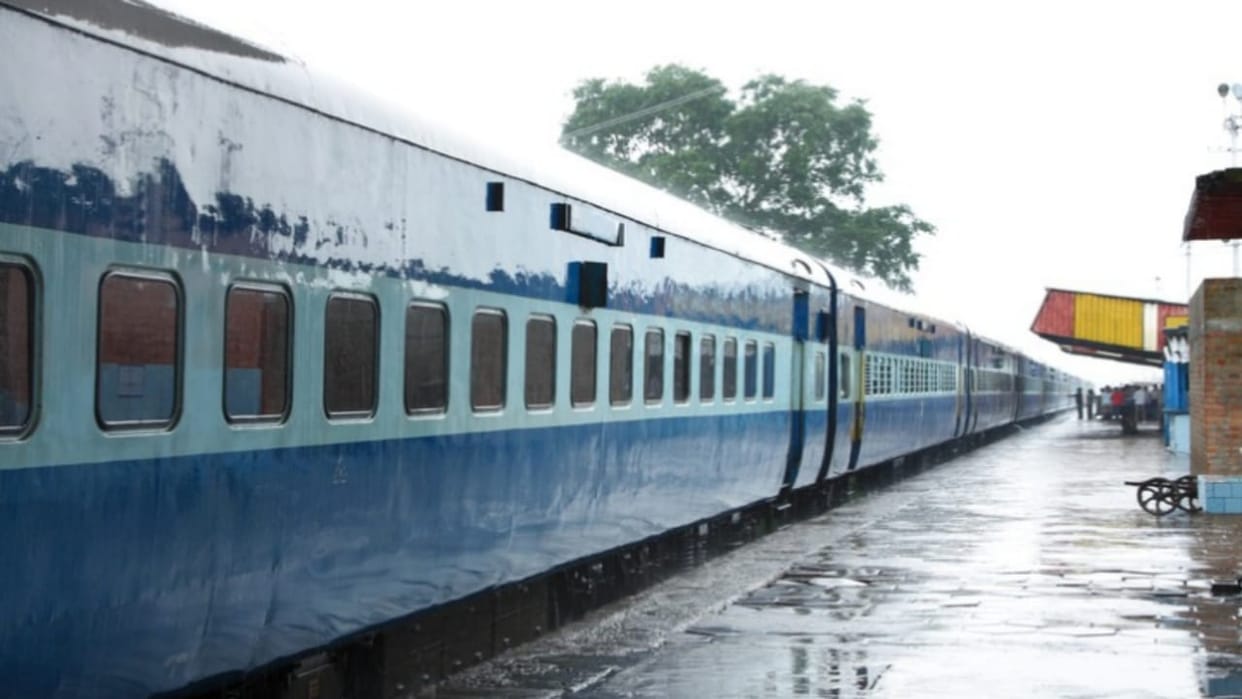 lights will be on and off when train approaches in gorakhpur