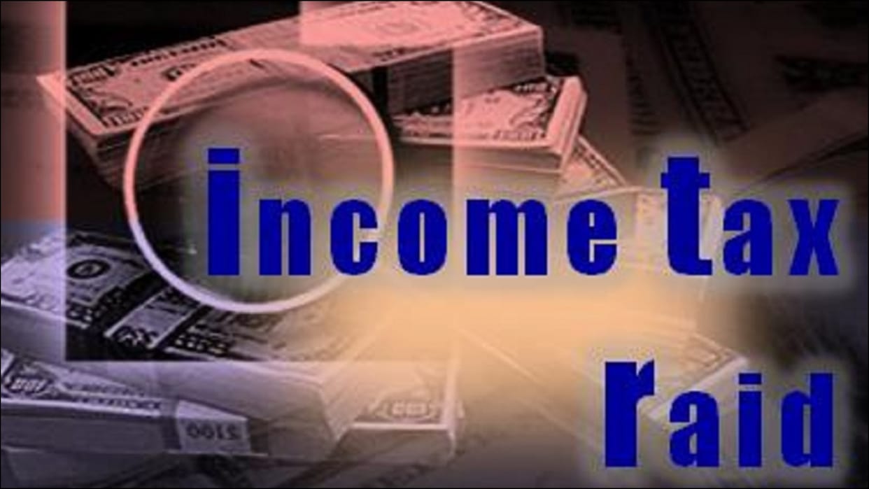 IT Dept raids on 25 locations including former fund manager 55 crore deposits seized