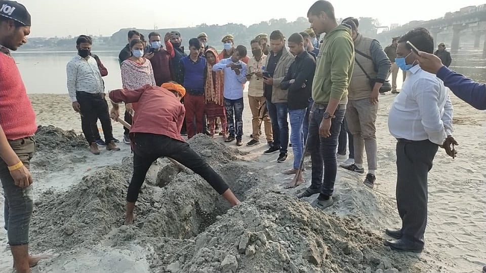 new twist in the death of a girl in unnao post-mortem of the dead body again uproar over difference in reports