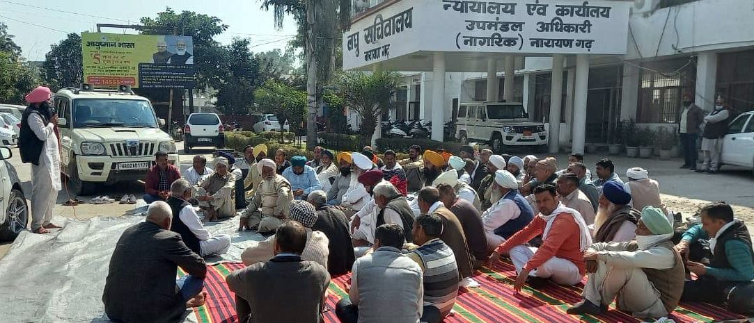 Farmers continued to protest for the second day over non-payment of sugarcane