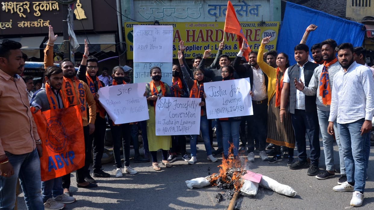ABVP burns effigy of Tamil Nadu Chief Minister