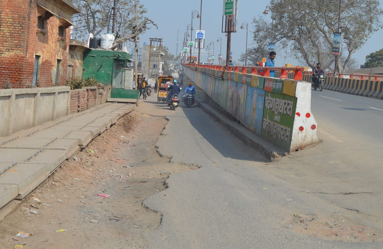 Hathras: The link road passing through the overbridge is again in bad shape