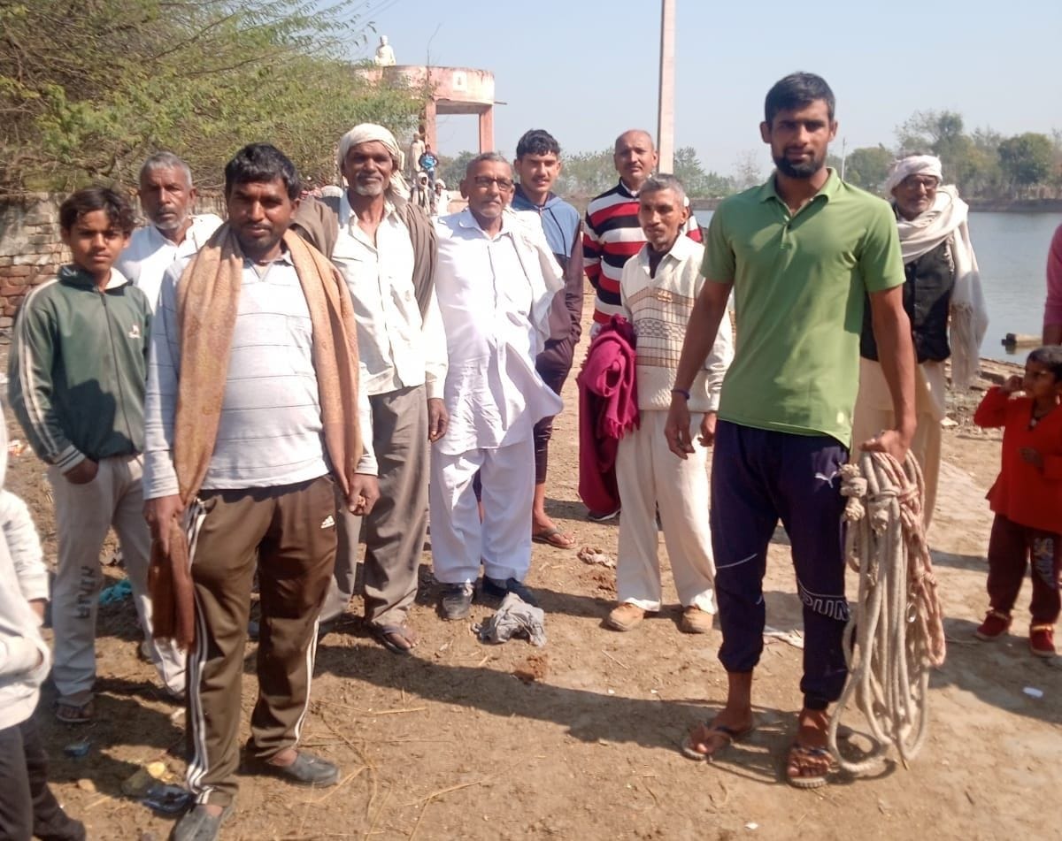Villagers protest against the installation of tower in Kasandi