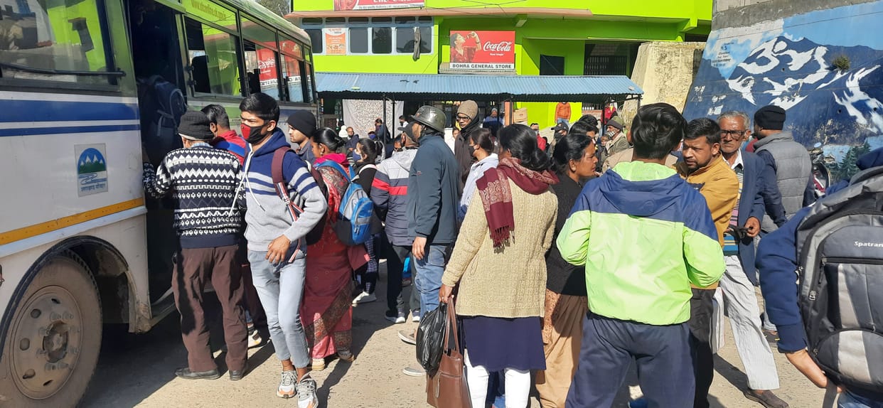 Passengers started boarding the moving bus for the seat