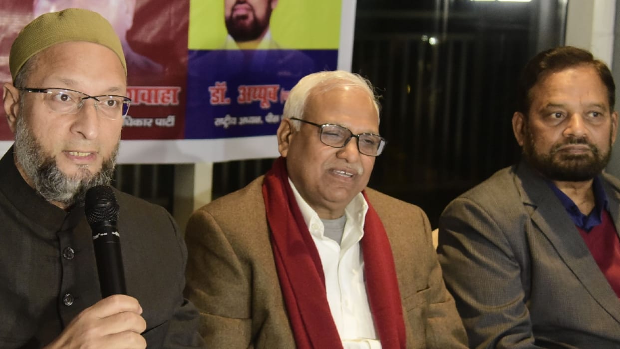 Lucknow: Peace Party joined Partnership Parivartan Morcha, announced in joint press conference with Owaisi