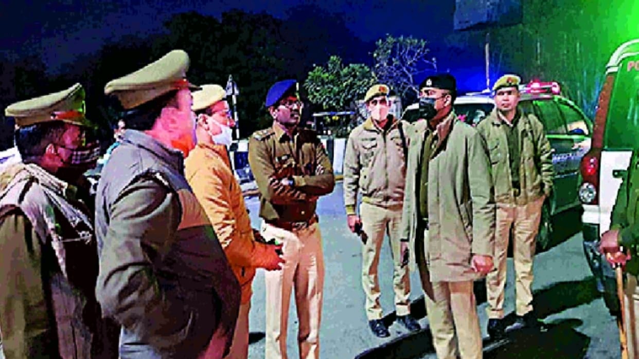 Greater Noida insensitive driver drops foreign women on lonely place to escape challan video goes viral