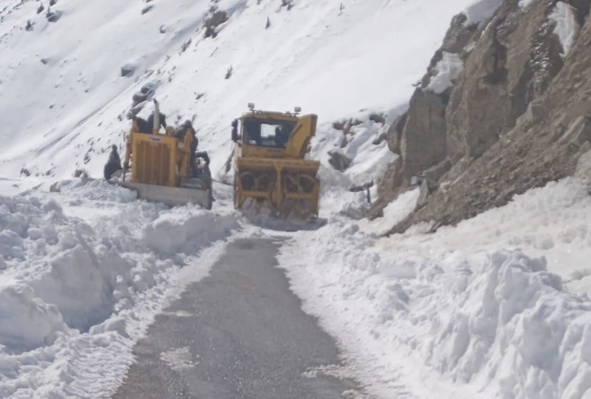 himachal weather update: fresh snowfall in rohtang and baralacha darra