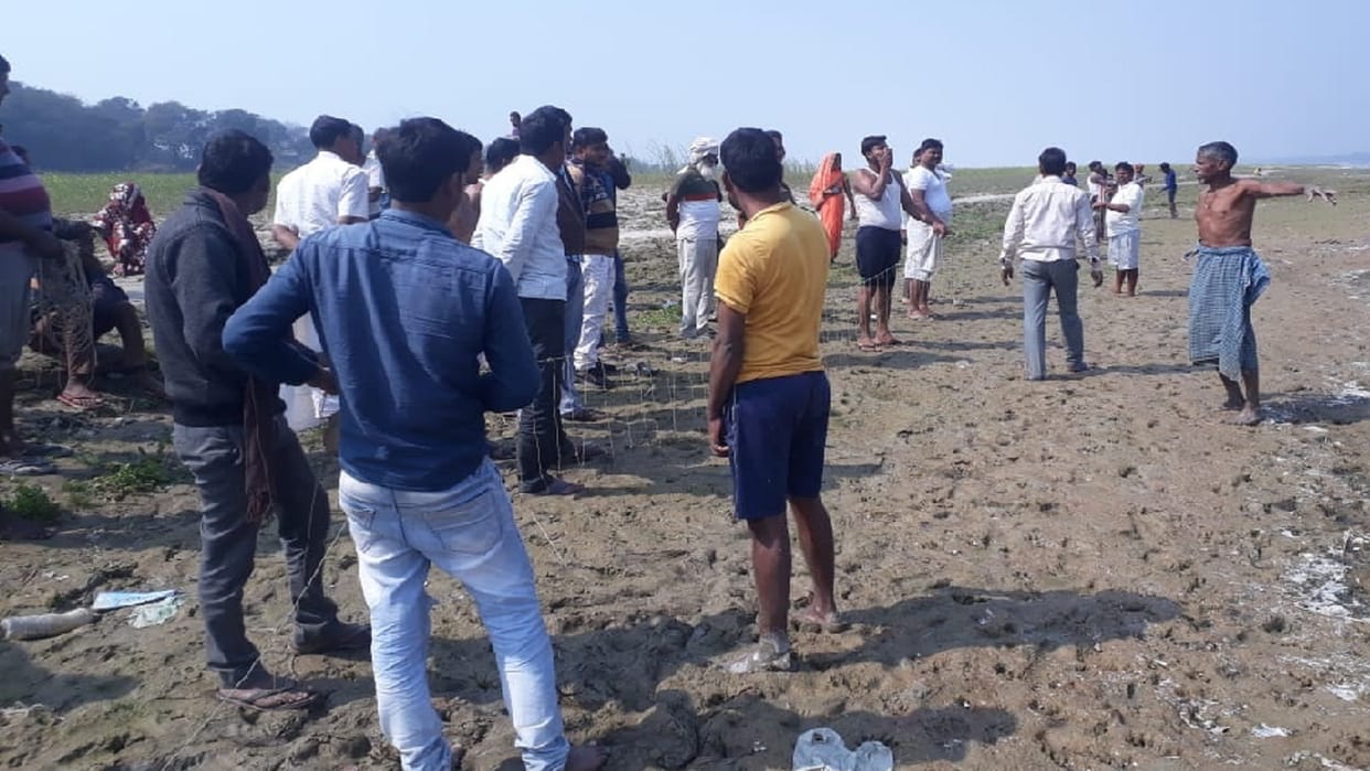 Prayagraj: Three people drowned in the Ganges one after the other, two were rescued, one died