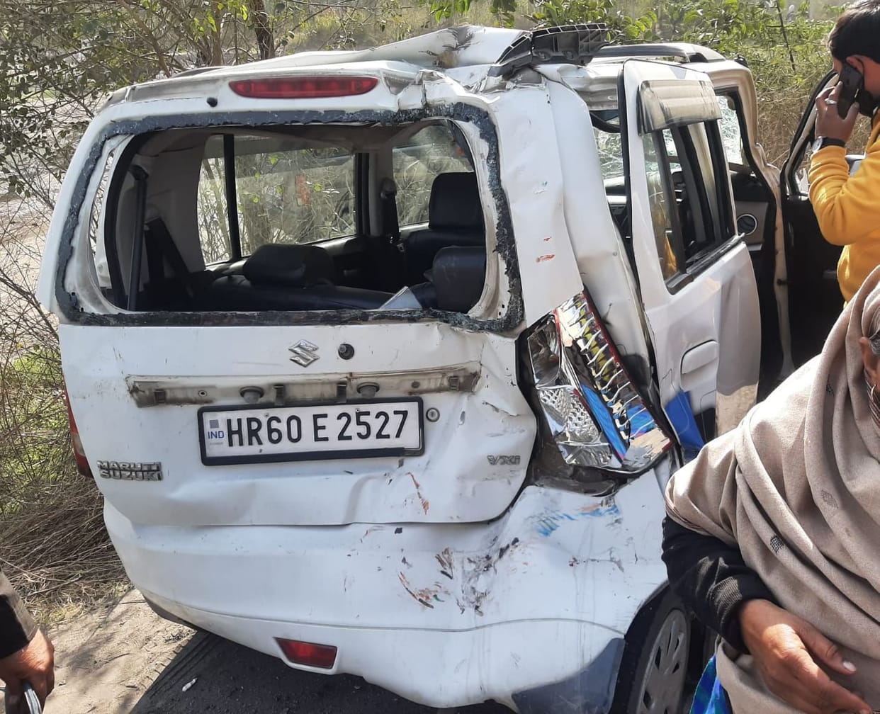 Private bus drivers were racing, both the buses collided, the car was also hit, 25 injured