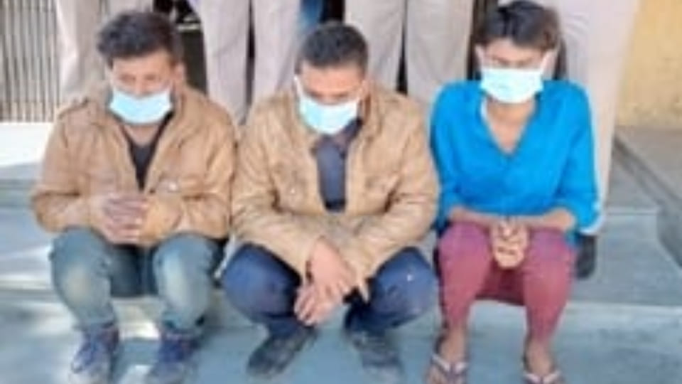 Rajasthan news 227 Android mobiles worth one crore seized from three miscreants in Alwar