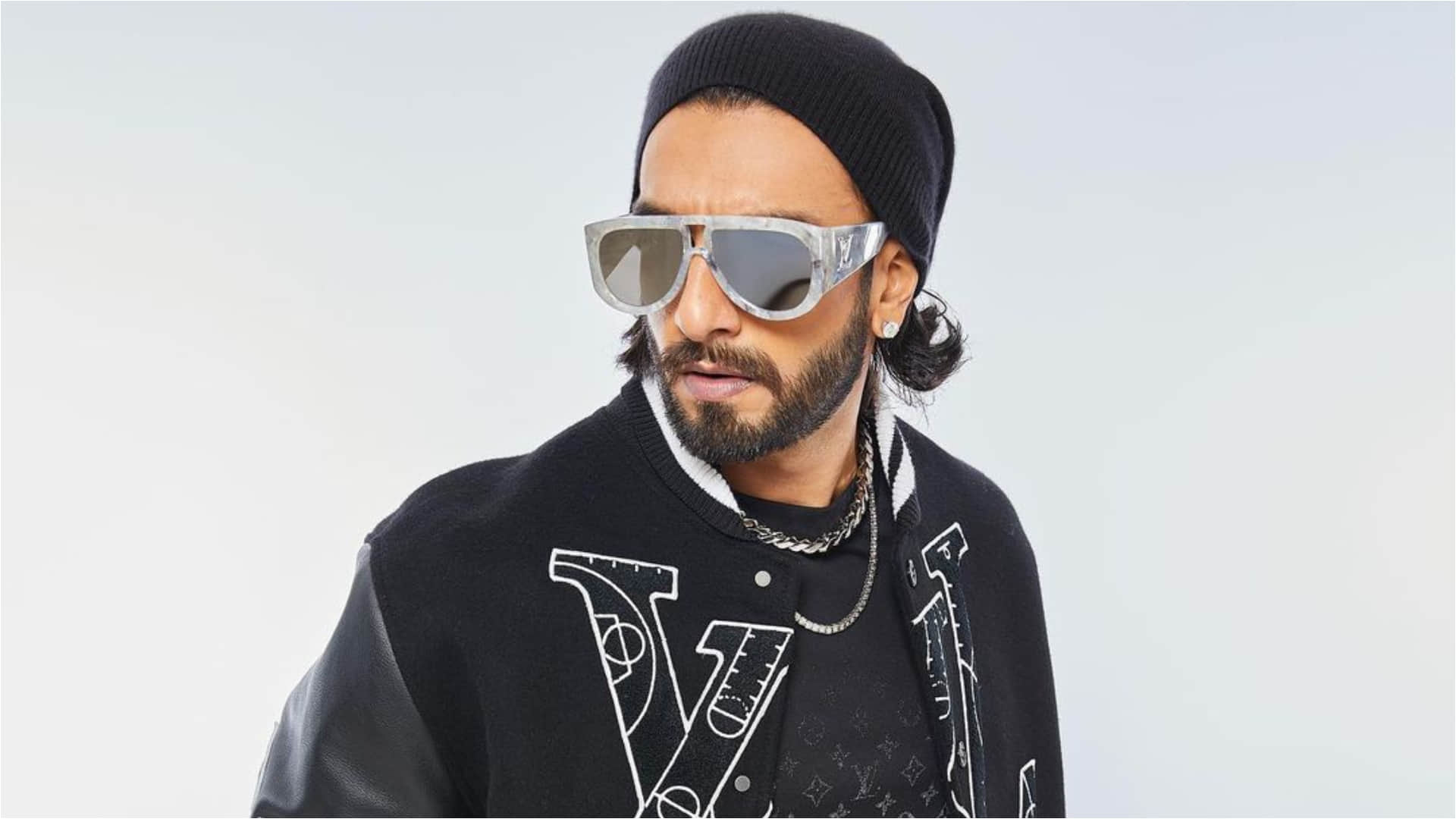 Ranveer Singh Dances on Srivalli Song copied allu arjun hook up song at the Stage of Siima awards
