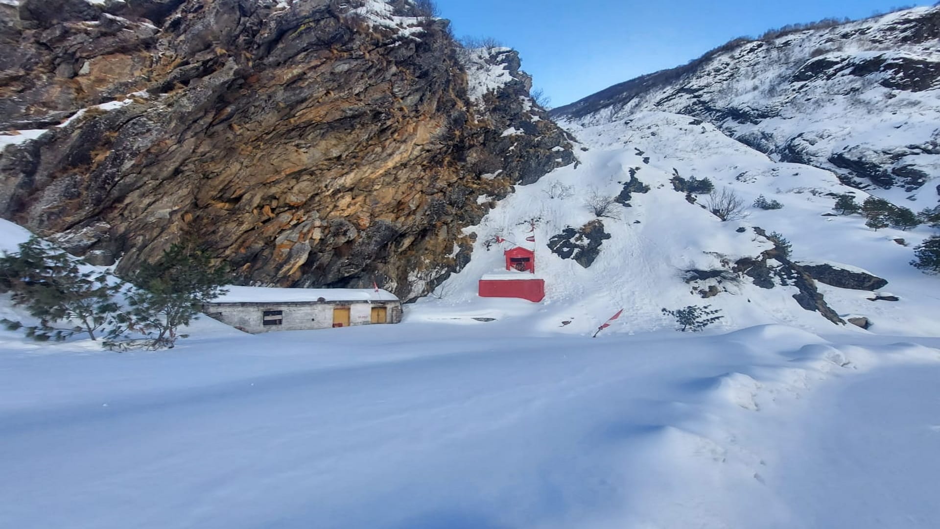 Uttarakhand election 2022: Badrinath and Kedarnath dham covered with snow, problems increased due to stoppage of work, see photos