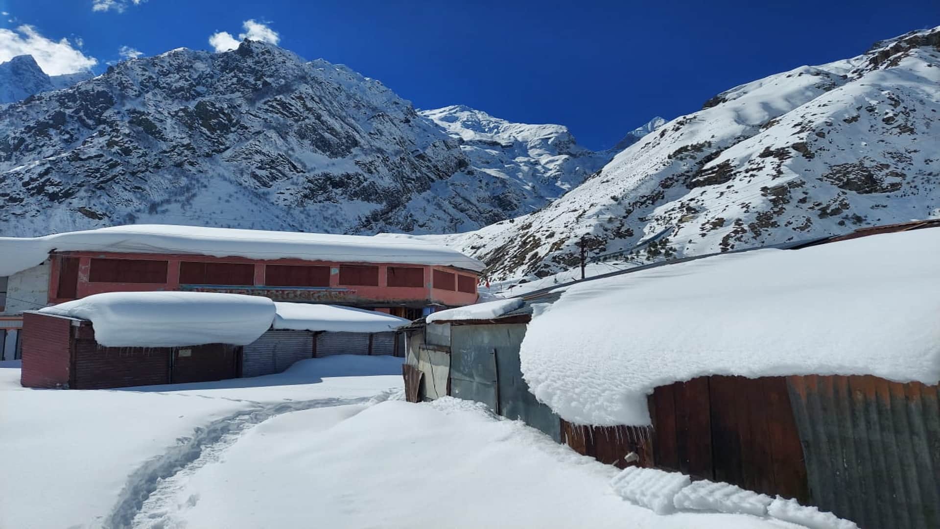 Uttarakhand election 2022: Badrinath and Kedarnath dham covered with snow, problems increased due to stoppage of work, see photos