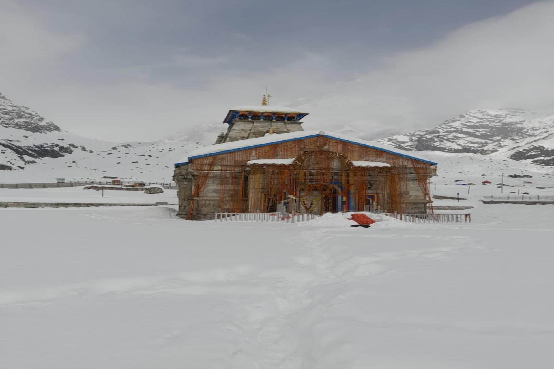 Uttarakhand election 2022: Badrinath and Kedarnath dham covered with snow, problems increased due to stoppage of work, see photos