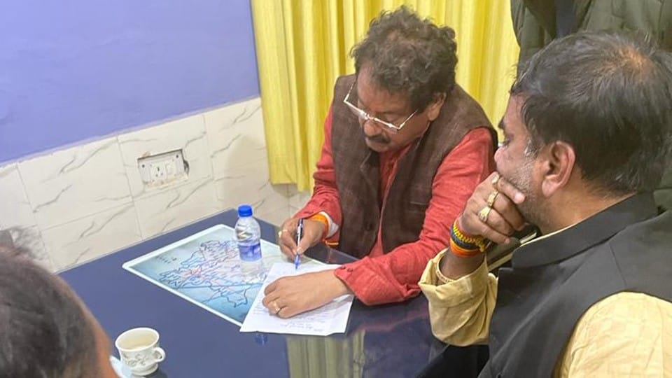 bjp candidate sp singh baghel files FIR in karhal Mainpuri