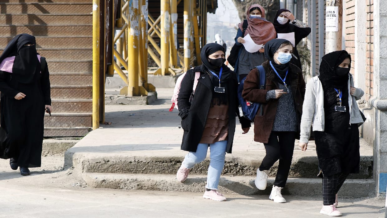 Colleges open in Kashmir after winter vacations, admission through thermal screening