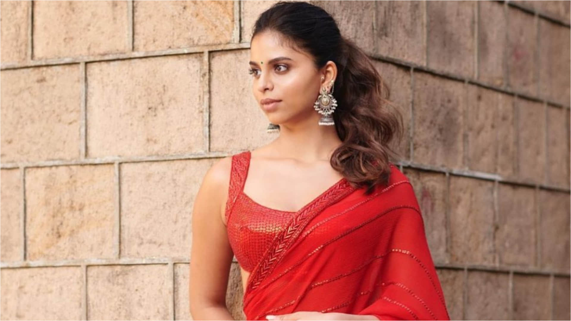 suhana khan shares pic in red manish malhotra saree