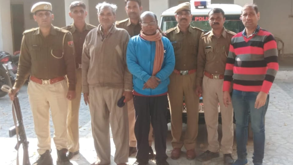 Rajasthan news Two accused arrested for cheating by selling fake gold in Udaipur