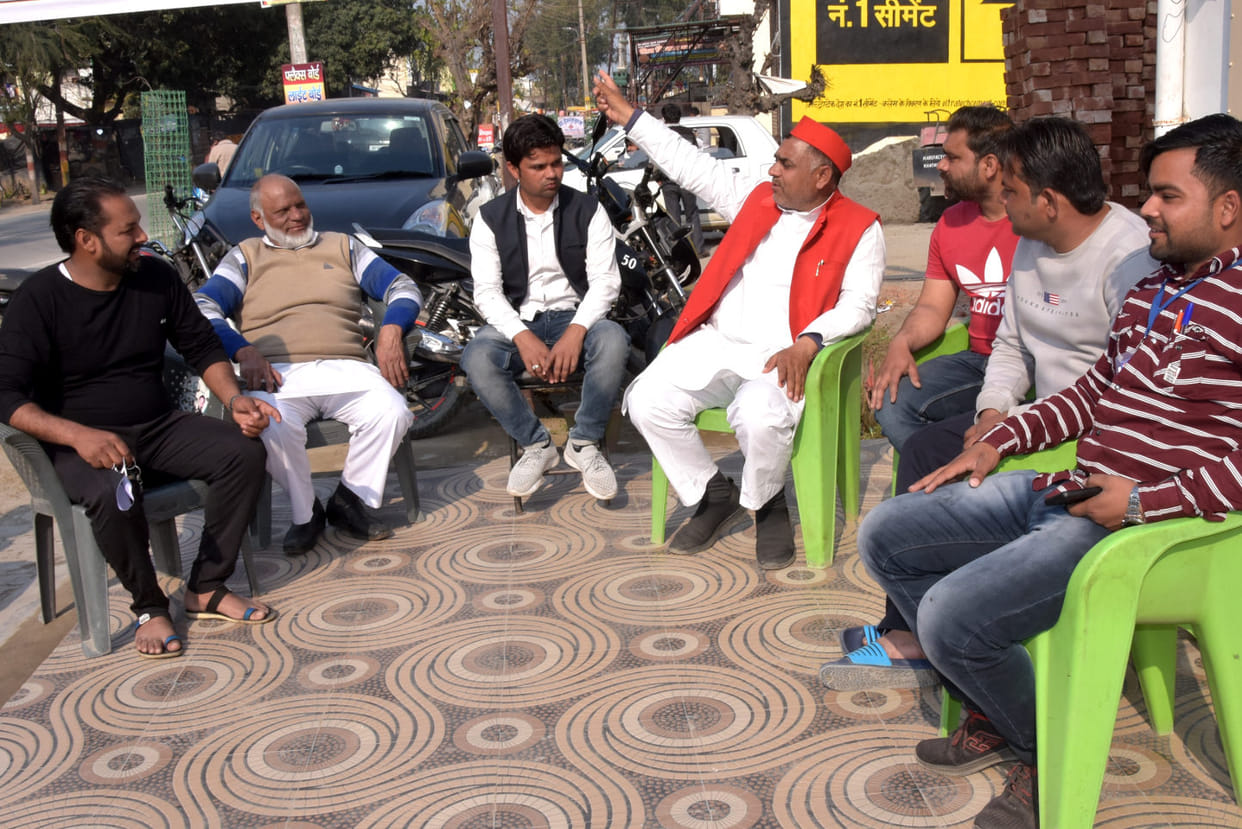 SP workers standing in front of warehouse