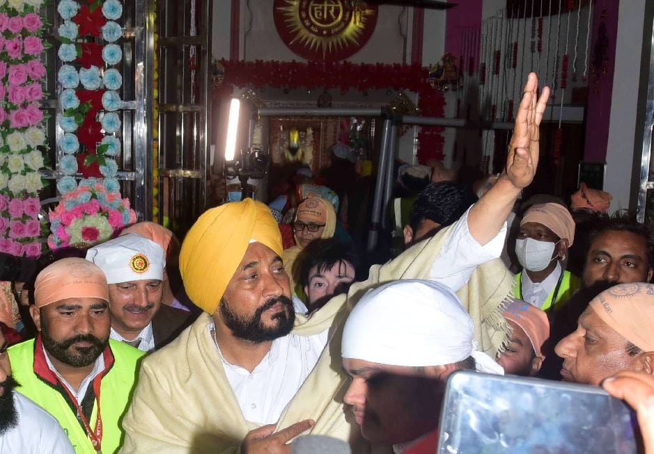 Ravidas Jayanti 2022: Punjab CM hugged the sangat, walked around the fair area and posed for photos