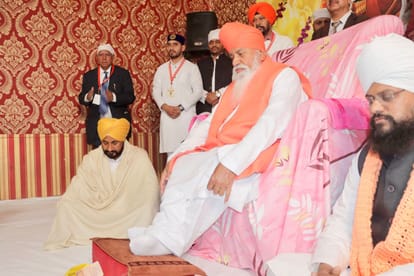 Ravidas Jayanti 2022: Punjab CM hugged the sangat, walked around the fair area and posed for photos