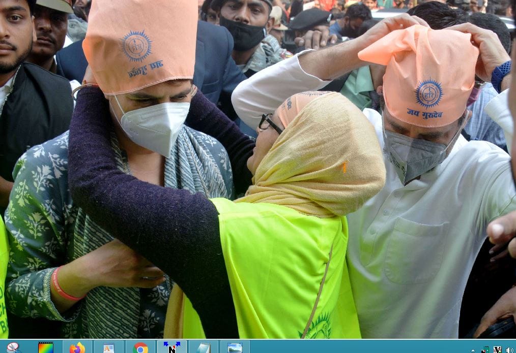 Security lapse in Sir Priyanka, Rahul's vehicle reached the entrance of devotees