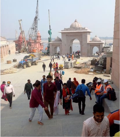 Devotees reach Shri Kashi Vishwanath Dham directly after bathing in the Ganges in Varanasi