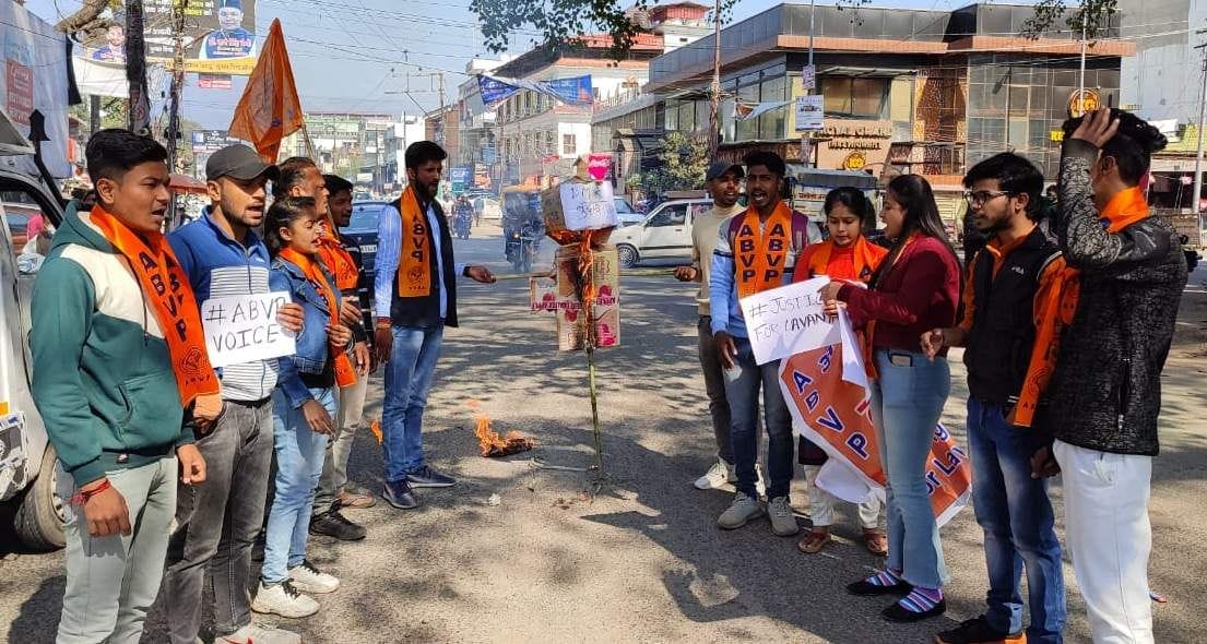 Akhil Bharatiya Vidyarthi Parishad burnt the effigy of Tamil Nadu government