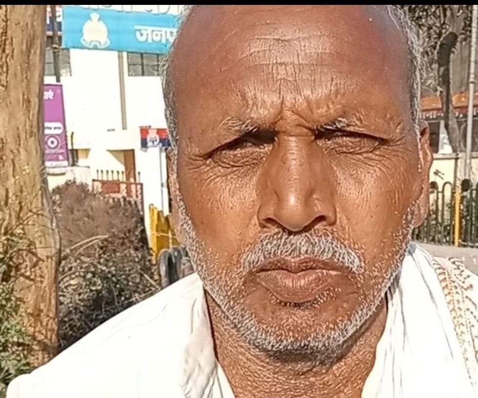 Bike riding miscreants robbed Rs 1.50 lakh from the old man