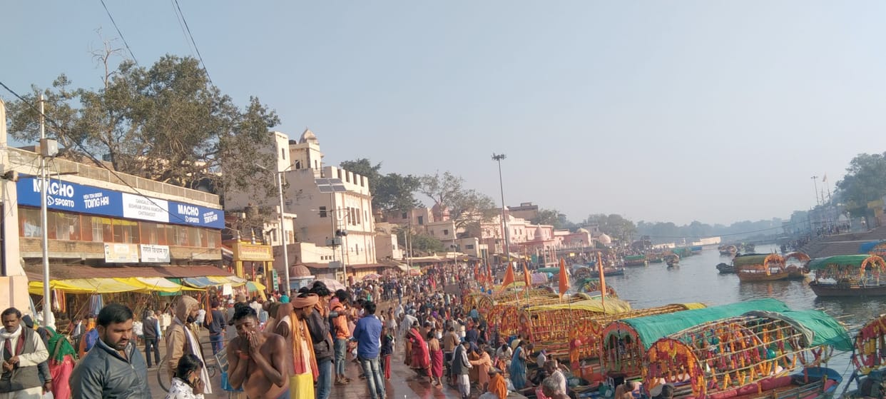 Thousands of devotees took a dip in Mandakini