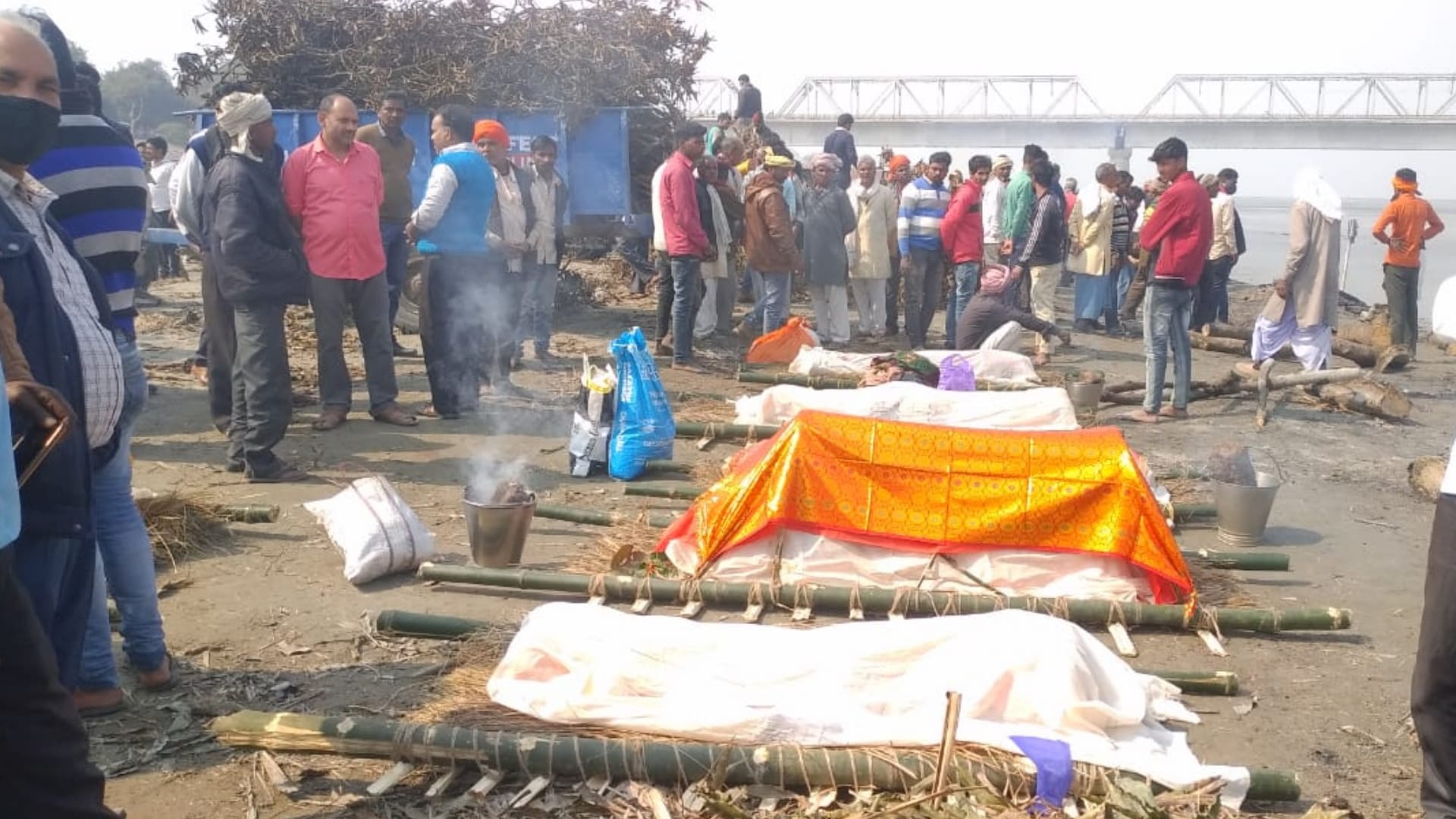 10 pyre lit together in Kushinagar well collapse